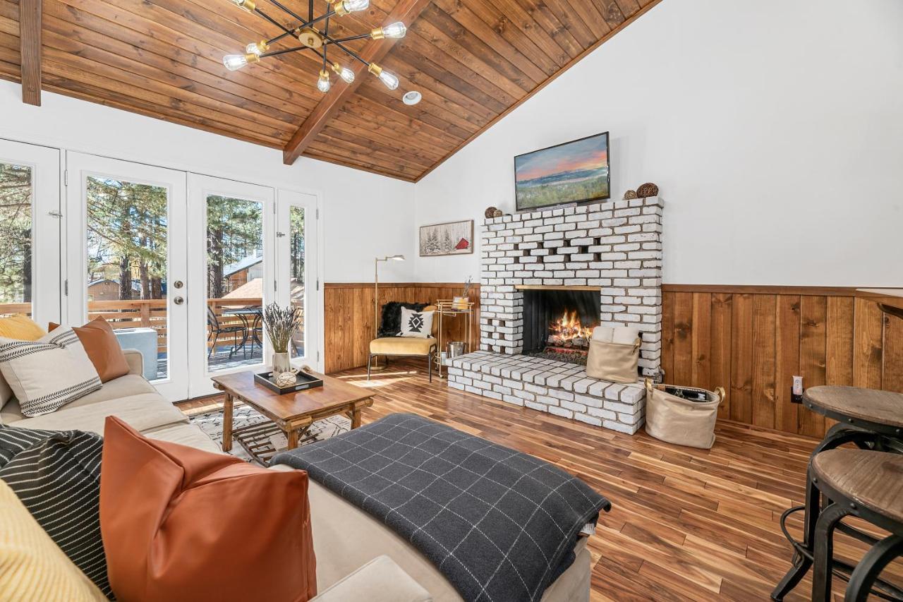 Yellow Pine Lodge - Charming Cottage Style Cabin With Peak-A-Boo Lake And Mountain Views Биг Беър Лейк Екстериор снимка