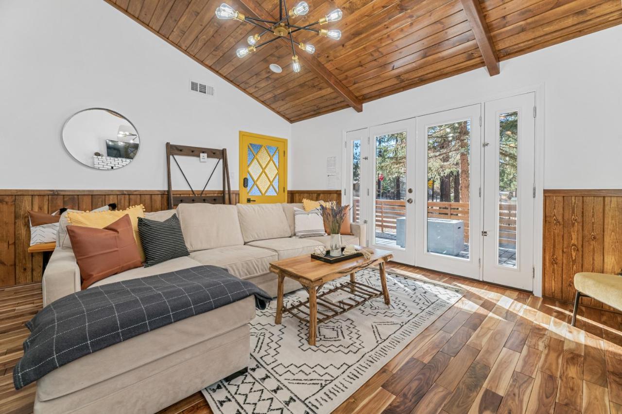 Yellow Pine Lodge - Charming Cottage Style Cabin With Peak-A-Boo Lake And Mountain Views Биг Беър Лейк Екстериор снимка