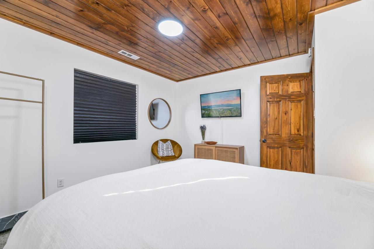 Yellow Pine Lodge - Charming Cottage Style Cabin With Peak-A-Boo Lake And Mountain Views Биг Беър Лейк Екстериор снимка