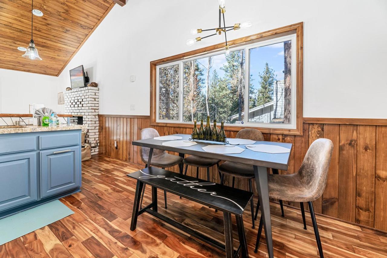 Yellow Pine Lodge - Charming Cottage Style Cabin With Peak-A-Boo Lake And Mountain Views Биг Беър Лейк Екстериор снимка