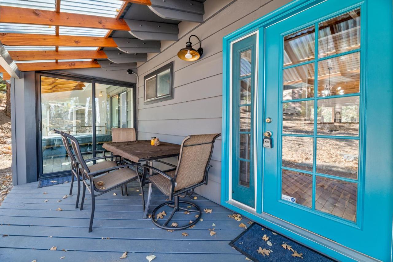 Yellow Pine Lodge - Charming Cottage Style Cabin With Peak-A-Boo Lake And Mountain Views Биг Беър Лейк Екстериор снимка